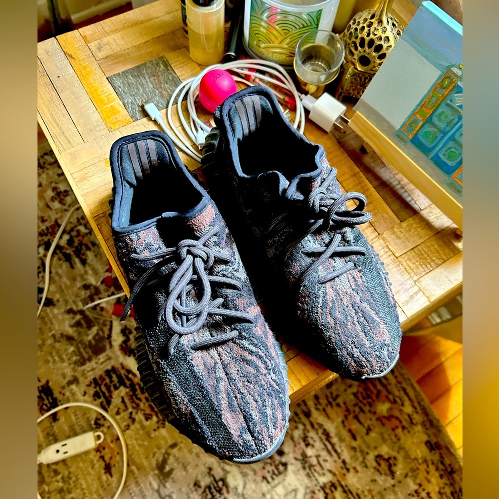 YEEZY Boost 350 v2